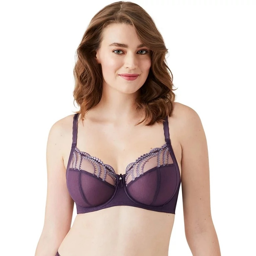 Wacoal Evocative Edge bra in purple. 32 DDD